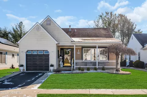 292 Jamaica Blvd, Toms River, NJ 08757