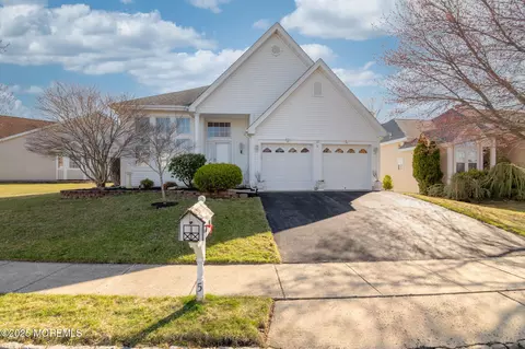 5 Shoal Dr, Barnegat, NJ 08005