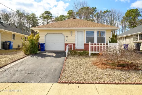 83 Mount Matterhorn Ln, Toms River, NJ 08753