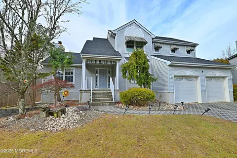 7 Alexander Ct, Morganville, NJ 07751