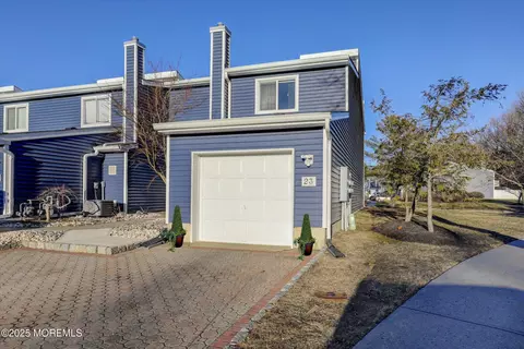 23 Rambling Meadow Ct, Tinton Falls, NJ 07724