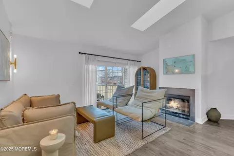 89 Amberly Ct, Franklin Park, NJ 08823