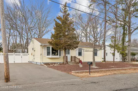 418 Riverview Rd, Forked River, NJ 08731