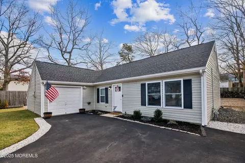 125 Torpedo Rd, Manahawkin, NJ 08050
