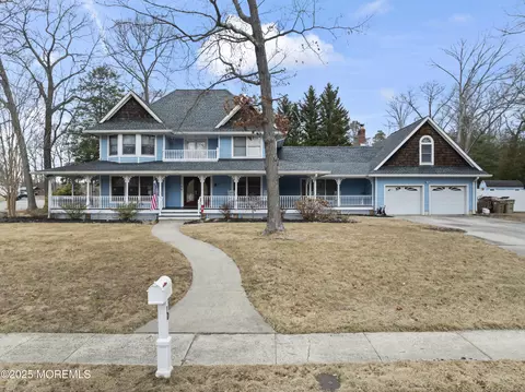 10 Allard Rd, Bayville, NJ 08721