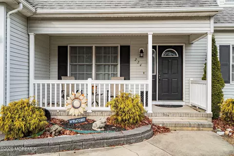 224 Nautilus Dr, Manahawkin, NJ 08050