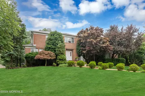 31 Oxford Dr, Ocean, NJ 07712