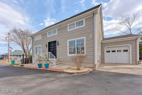 144 Compass Ave, Beachwood, NJ 08722