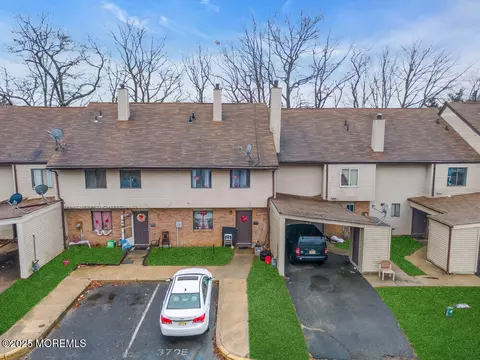 370 Joe Parker Rd, Lakewood, NJ 08701