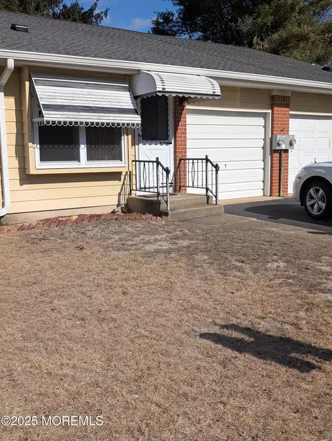 5 Lenape Dr # A, Whiting, NJ 08759
