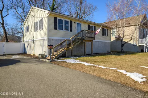 728 3rd St, Union Beach, NJ 07735