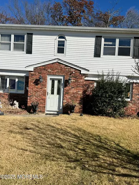 21 Croman Ct, Hazlet, NJ 07730