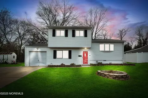 14 Walter Dr, Hazlet, NJ 07730