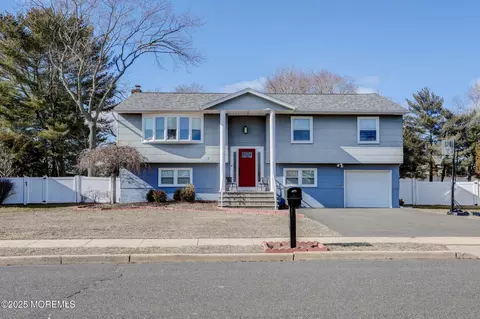 1081 Aspen Dr, Toms River, NJ 08753