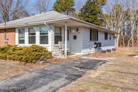 34 Parisian Dr, Toms River, NJ 08753