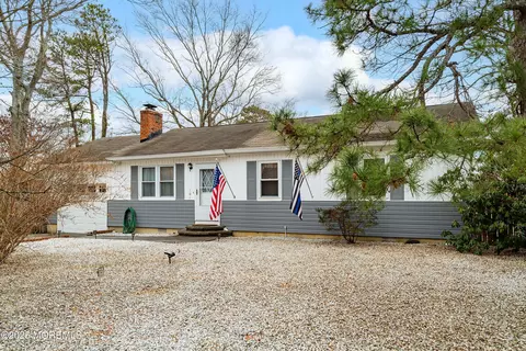 101 Stem Rd, Manahawkin, NJ 08050