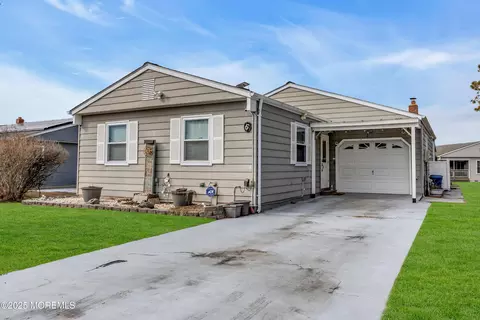 6 Gramercy Ct, Toms River, NJ 08757