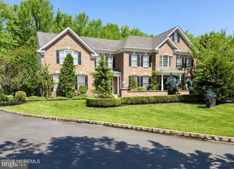 12 Dutchess Dr, Allentown, NJ 08501