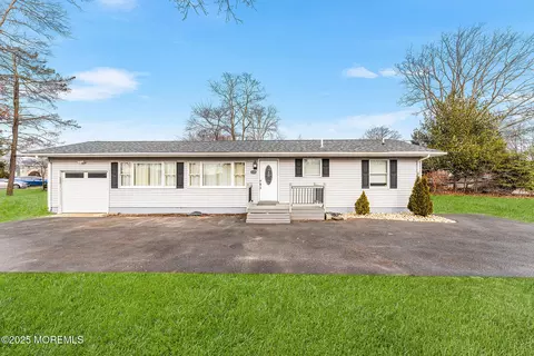 1130 Overlook Dr, Toms River, NJ 08753