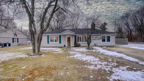 1 Miriam Dr, Matawan, NJ 07747