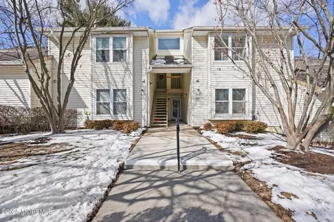 363 Sunshine Ct, Englishtown, NJ 07726