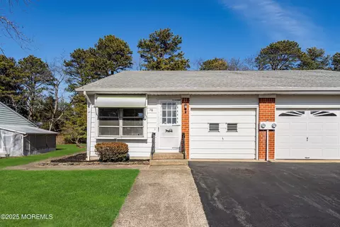 39 A Independence Pkwy, Whiting, NJ 08759