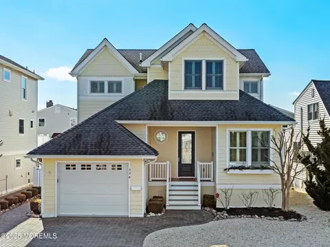 334 N 2nd St, Surf City, NJ 08008