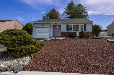 31 Carlisle Rd, Toms River, NJ 08757