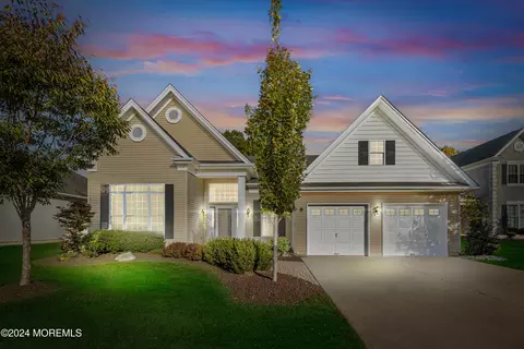 9 Caufield Ct, Freehold, NJ 07728