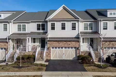 70 Lawley Dr, Lincroft, NJ 07738