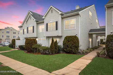 47 Winged Foot Ct, Howell, NJ 07731