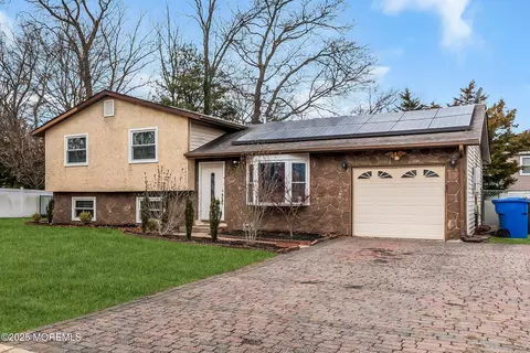 948 Green Hill Blvd, Toms River, NJ 08753