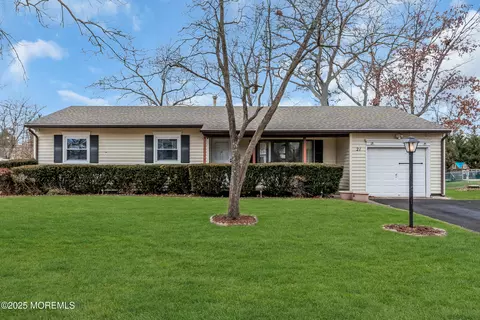 21 Bailey Ave, Toms River, NJ 08755