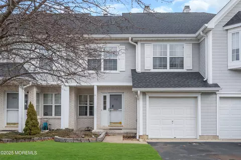 1402 Pegasus Ct, Toms River, NJ 08755