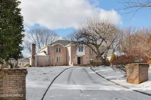 5 Colts Dr, Holmdel, NJ 07733