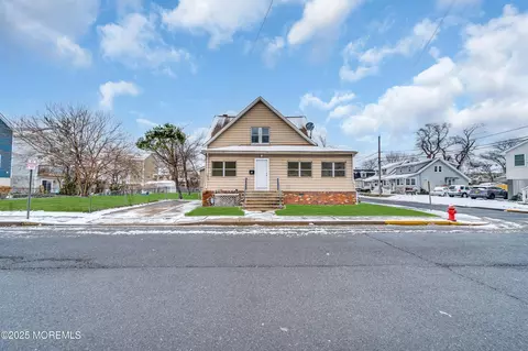 45 Center Ave, Keansburg, NJ 07734