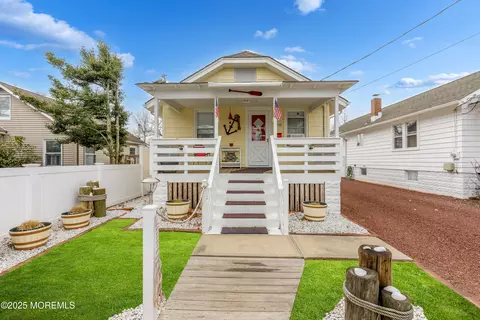 1238 Maplewood Rd, Belmar, NJ 07719