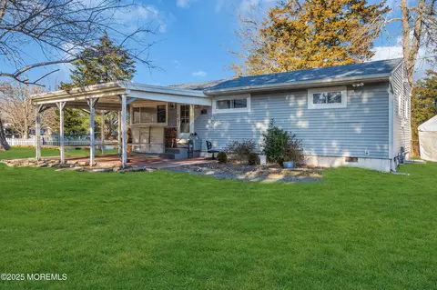 1 Joy Pl, Bayville, NJ 08721