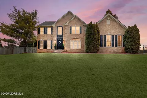 12 Nicole Ct, Freehold, NJ 07728