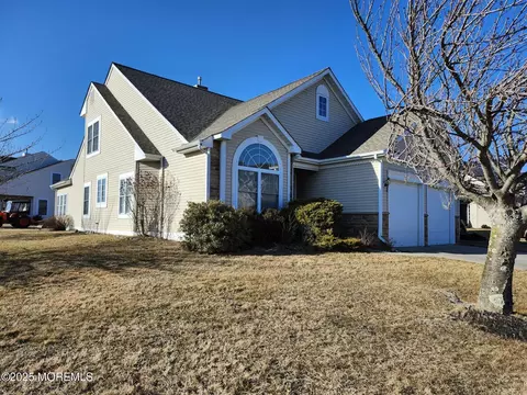 66 Strathmere St, Waretown, NJ 08758