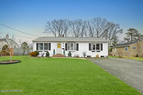 106 Solar Dr, Brick, NJ 08724