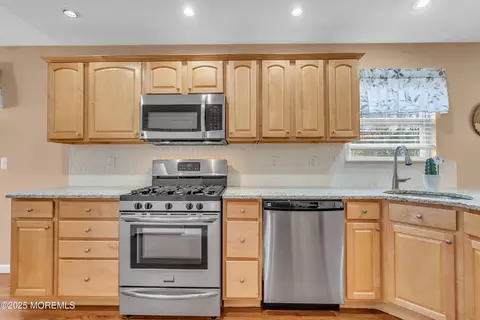 Kitchen - 880 Wright Debow Rd, Jackson, NJ 08527 photo 3 of 10