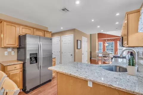 Kitchen - 880 Wright Debow Rd, Jackson, NJ 08527 photo 6 of 10