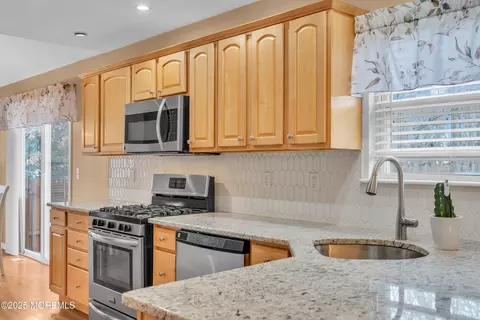Kitchen - 880 Wright Debow Rd, Jackson, NJ 08527 photo 9 of 10