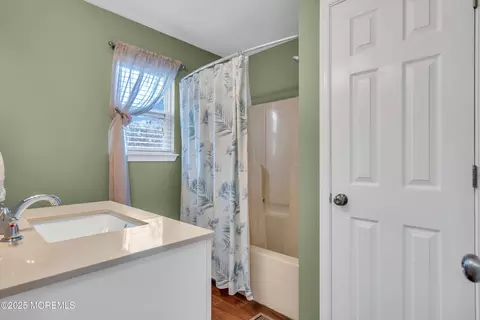 Bath - 880 Wright Debow Rd, Jackson, NJ 08527 photo 3 of 5