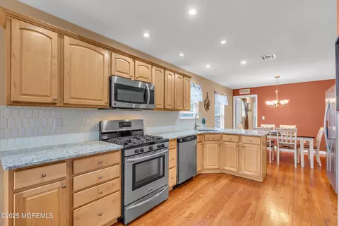 Kitchen - 880 Wright Debow Rd, Jackson, NJ 08527 photo 4 of 10