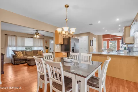 Dining - 880 Wright Debow Rd, Jackson, NJ 08527 photo 6 of 8