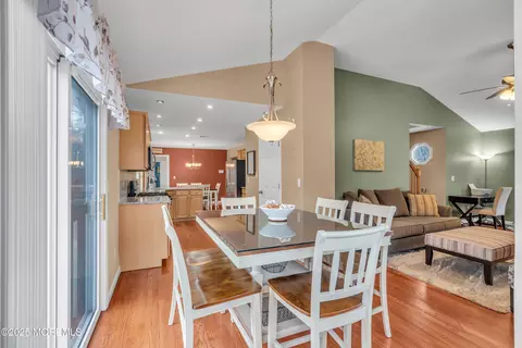 Dining - 880 Wright Debow Rd, Jackson, NJ 08527 photo 4 of 8