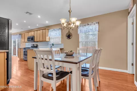Dining - 880 Wright Debow Rd, Jackson, NJ 08527 photo 3 of 8