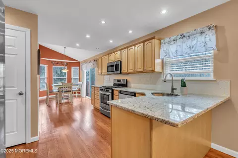 Kitchen - 880 Wright Debow Rd, Jackson, NJ 08527 photo 8 of 10